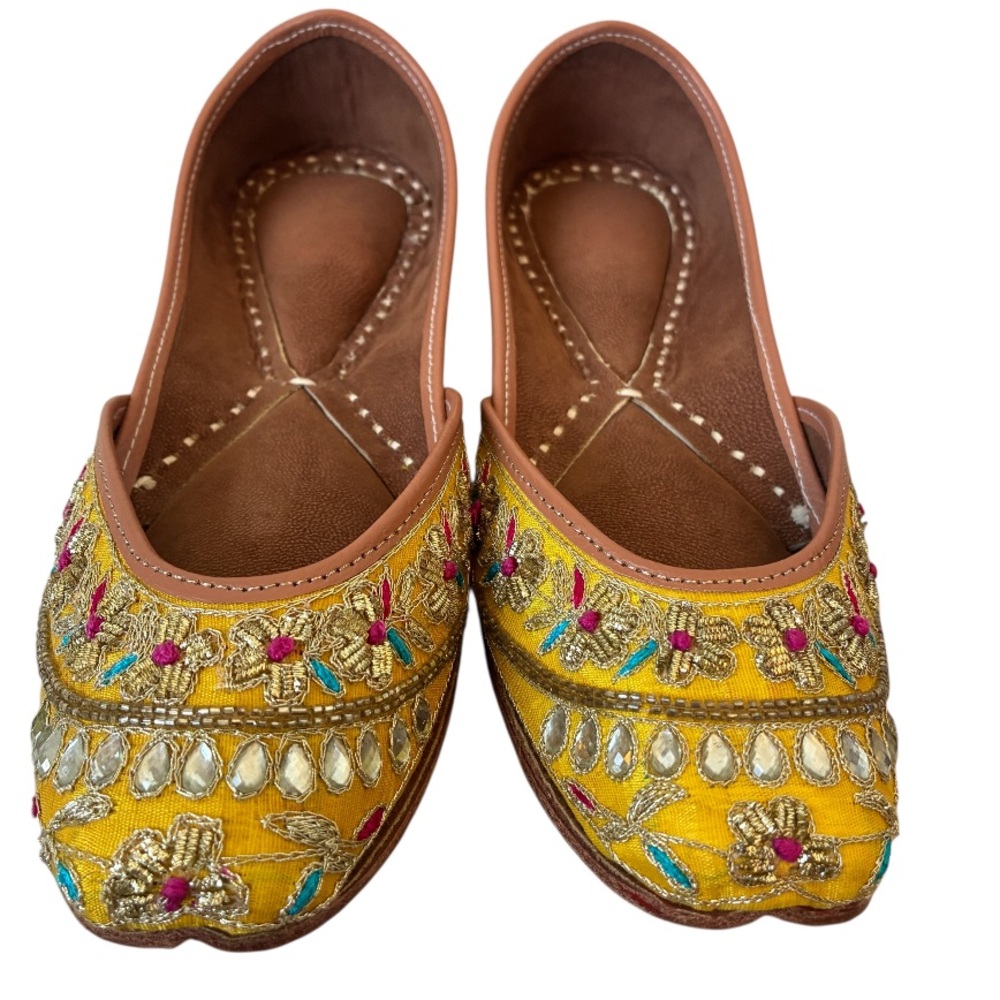 NWOT Hand Crafted embroidered&Rhinestone Juttis flats w/leather insoles size 6.5